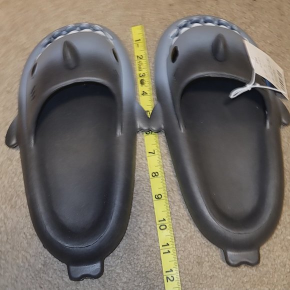 shark flip flops - Picture 4 of 5